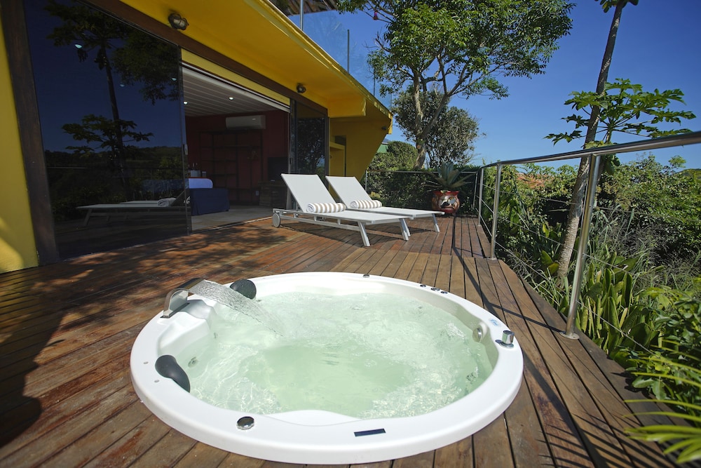 Cliffside Luxury Inn 25/48