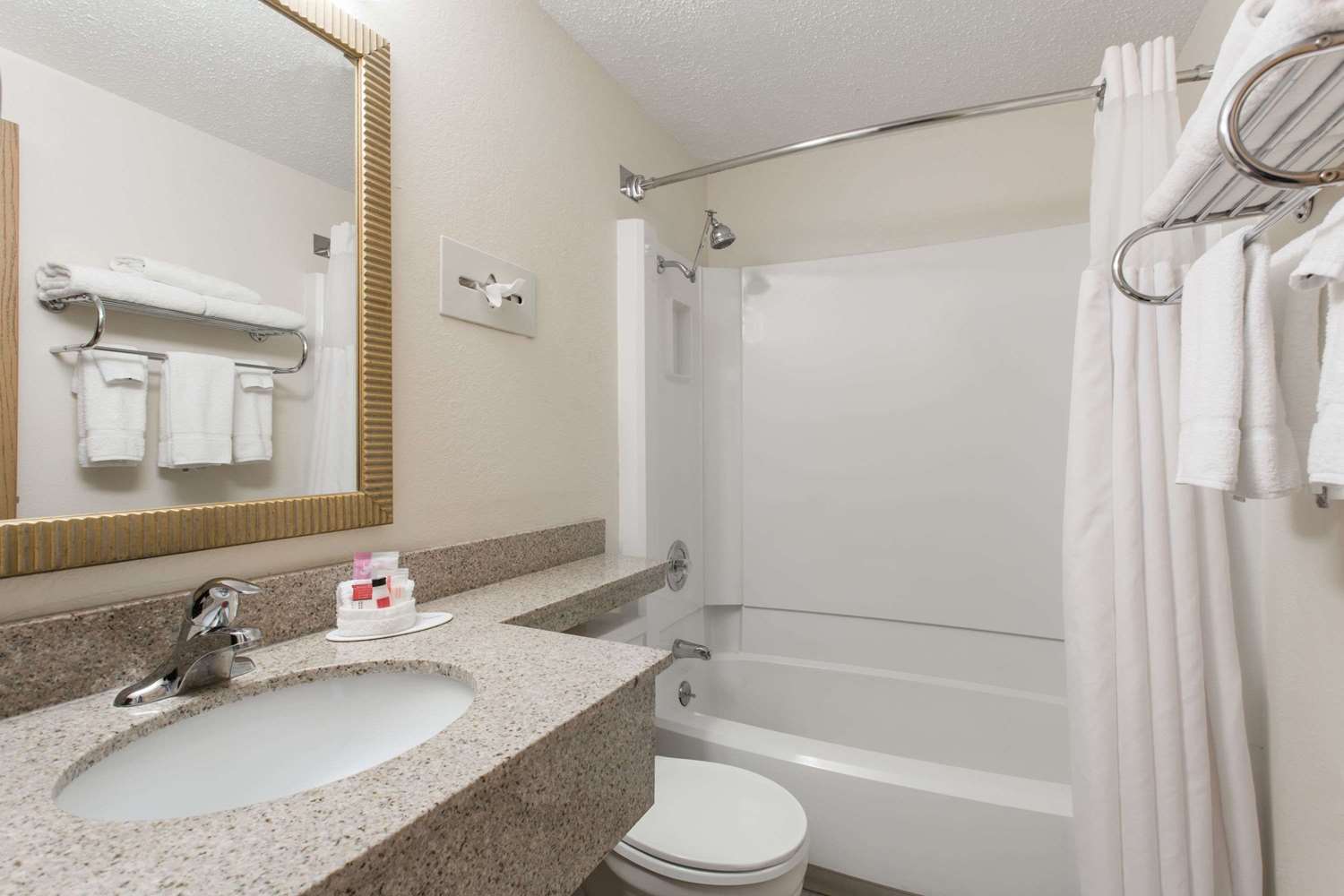 Super 8 by Wyndham Casper West by the River 22/22