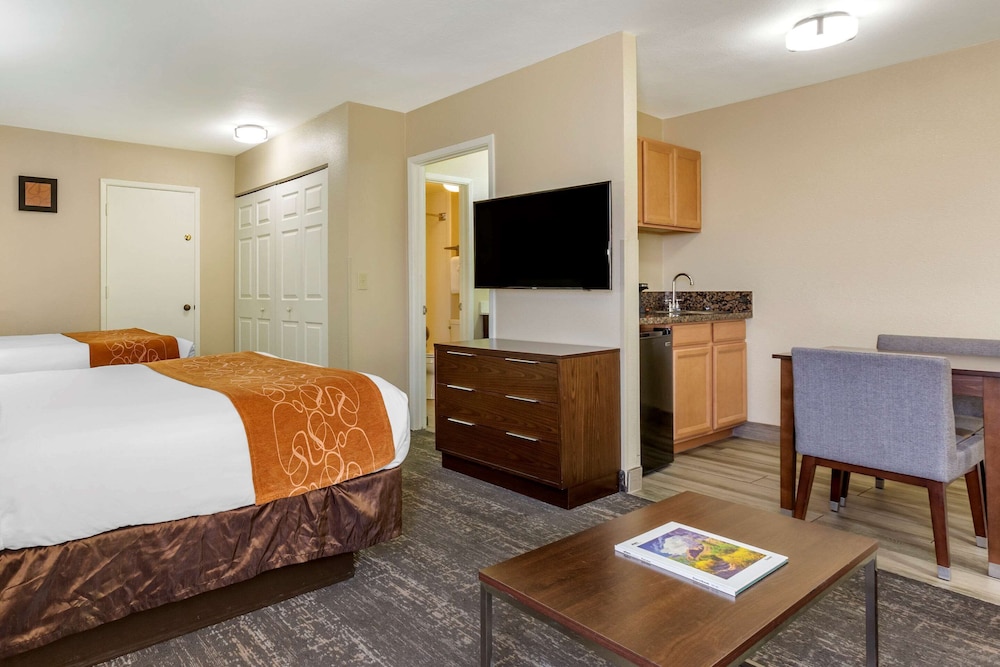 Comfort Suites Tucson near Sabino Canyon 25/47