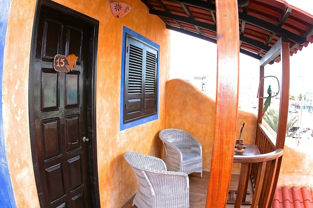 Sakaroule Bed And Breakfast 5/33