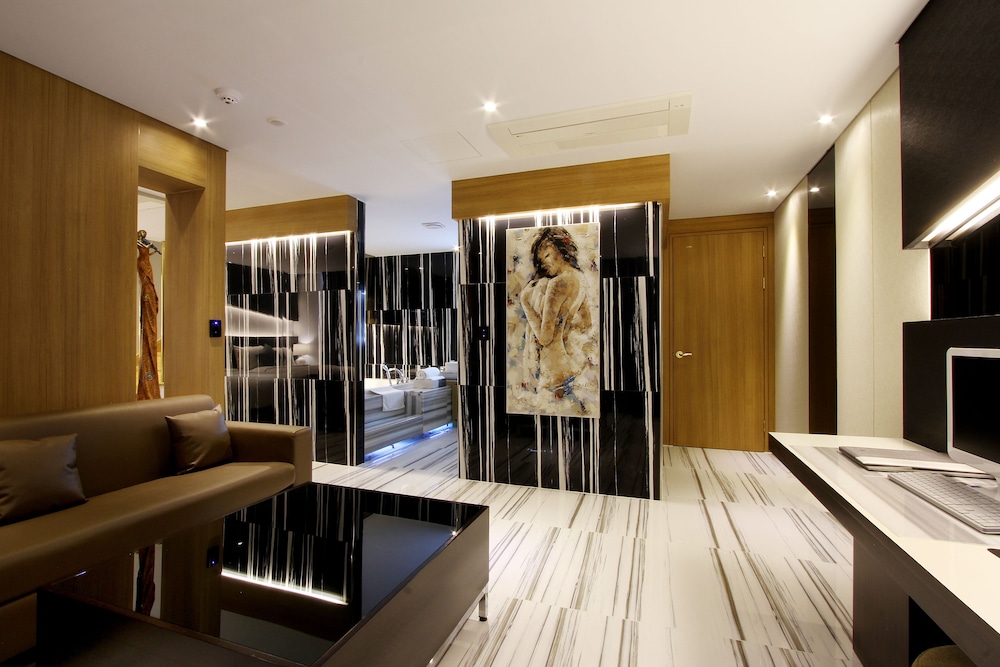 Royal Prime Hotel 24/50