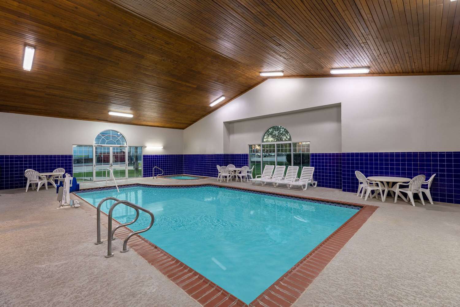 swimming pool spa