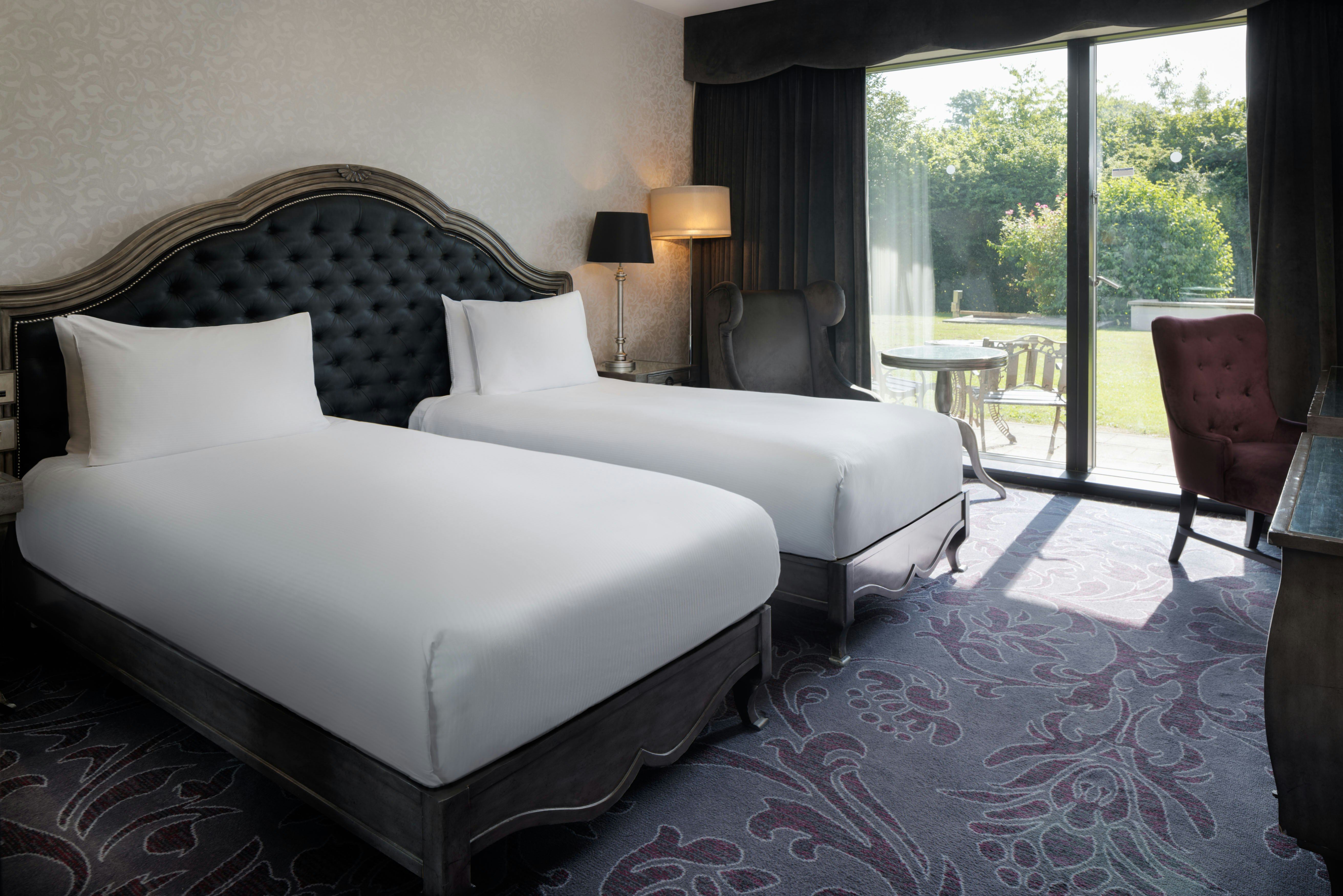 DELUXE, TWIN BEDS