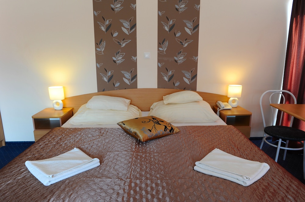 Hotel Papillon 35/50