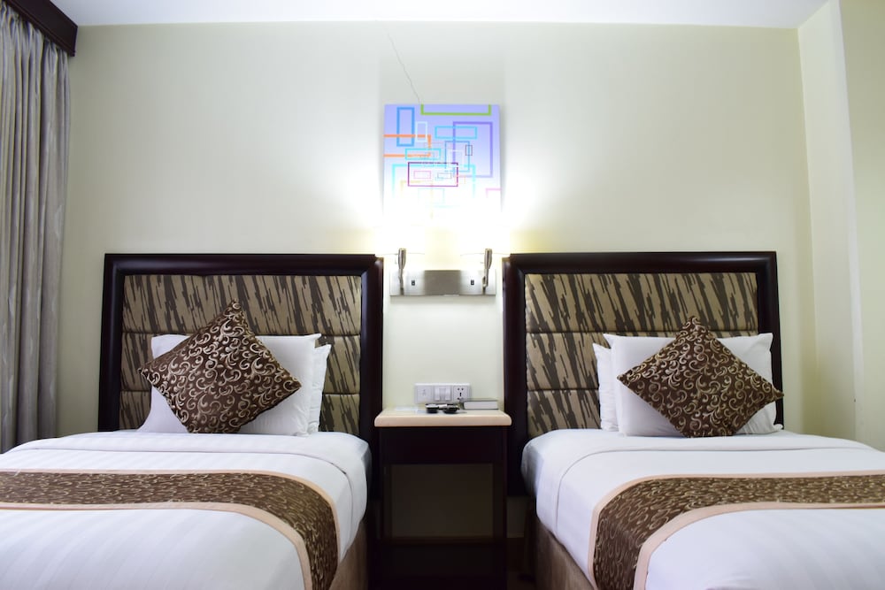 Diamond Suites and Residences 14/38