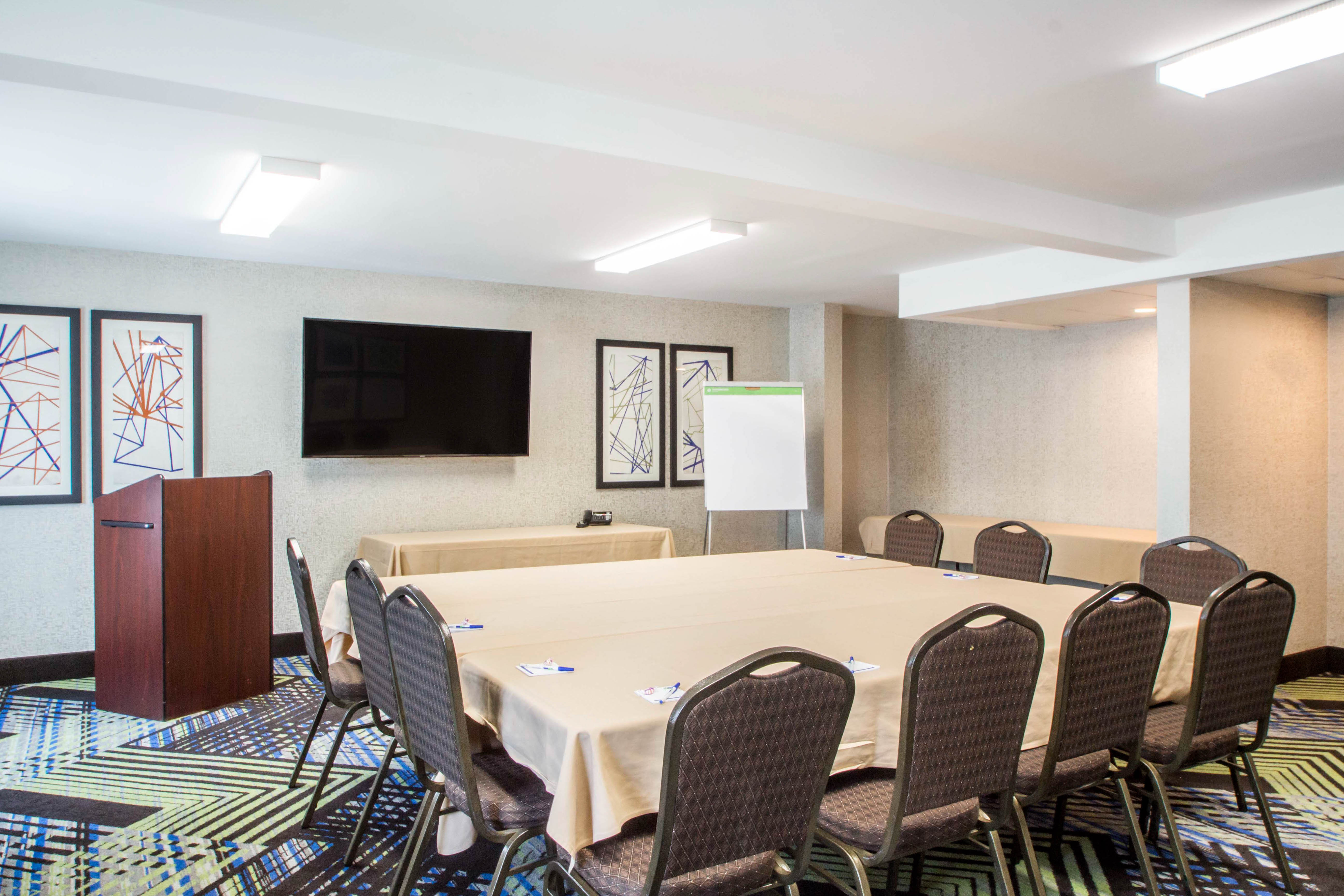 Holiday Inn Express And Suites Albany Airport Wolf Road 12/16