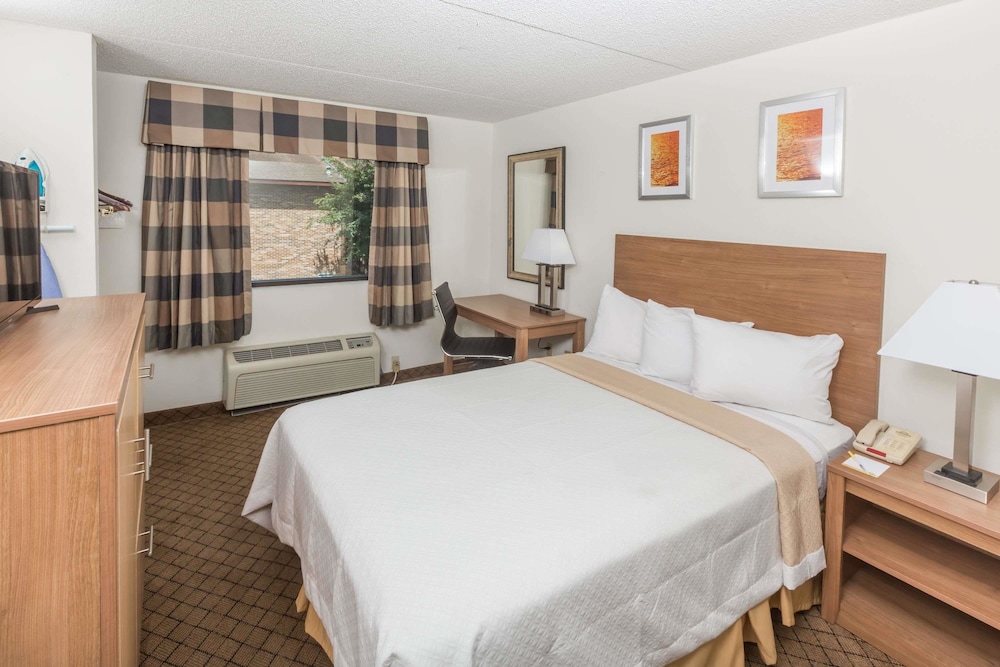 Days Inn By Wyndham Biloxi Beach 7/32