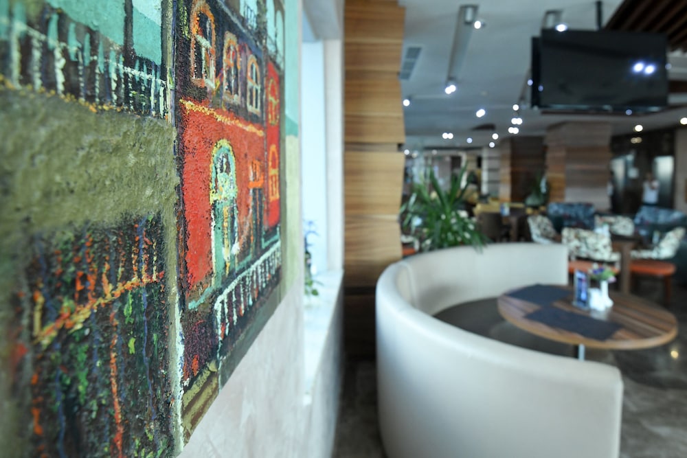 Avenue Hotel Baku 33/45