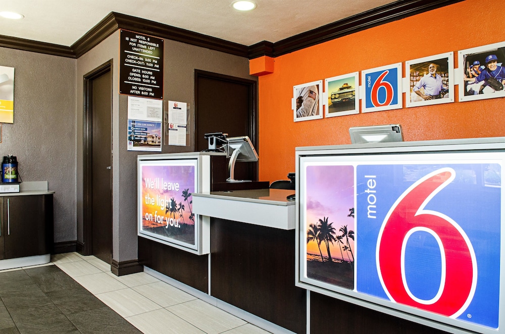 Lobby at Motel6 Modesto, CA - Downtown, MODESTO - CA