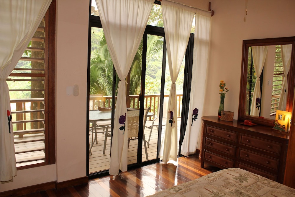 Villas Pico Bonito 32/66