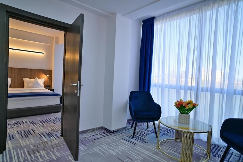 Hotel Expocenter 10/20