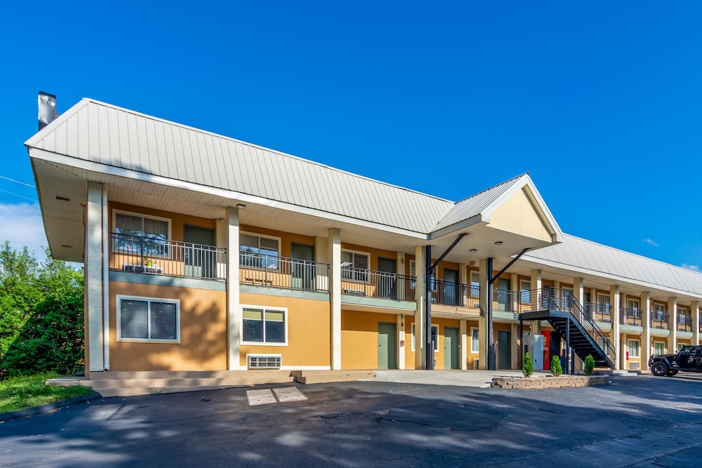 Econo Lodge East Ridge 3/36