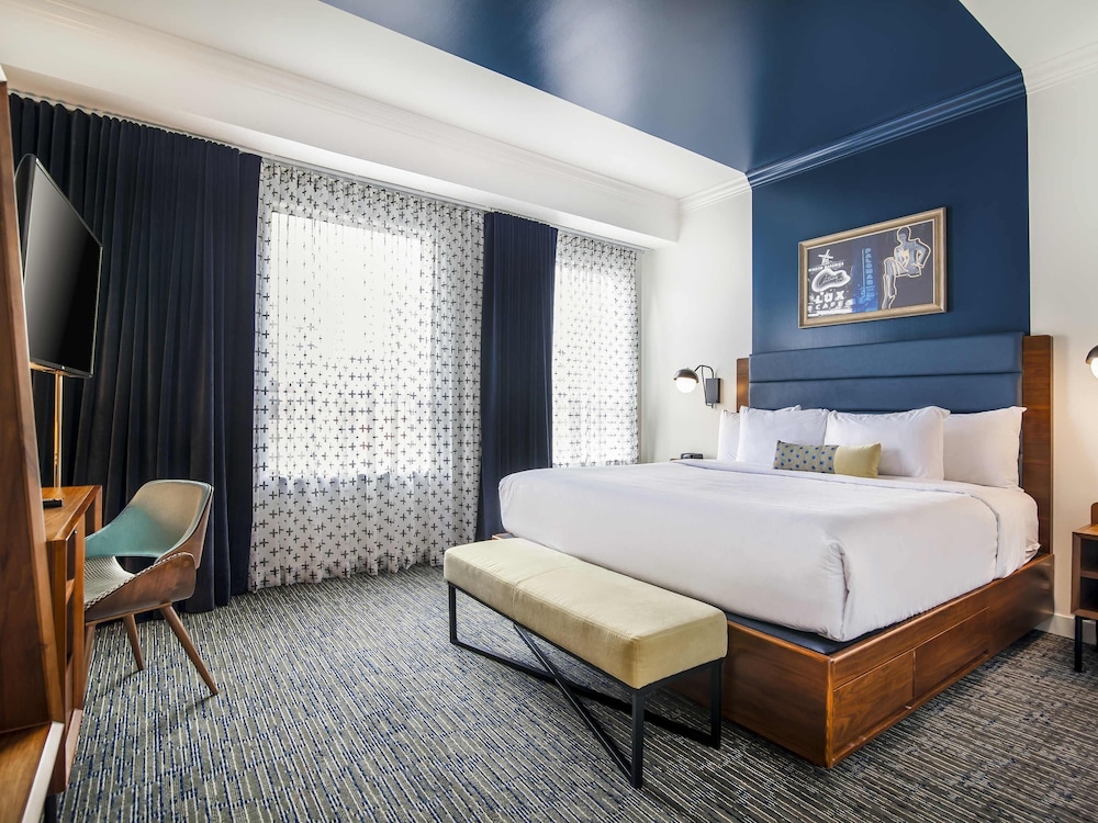 SUPERIOR, KING BED