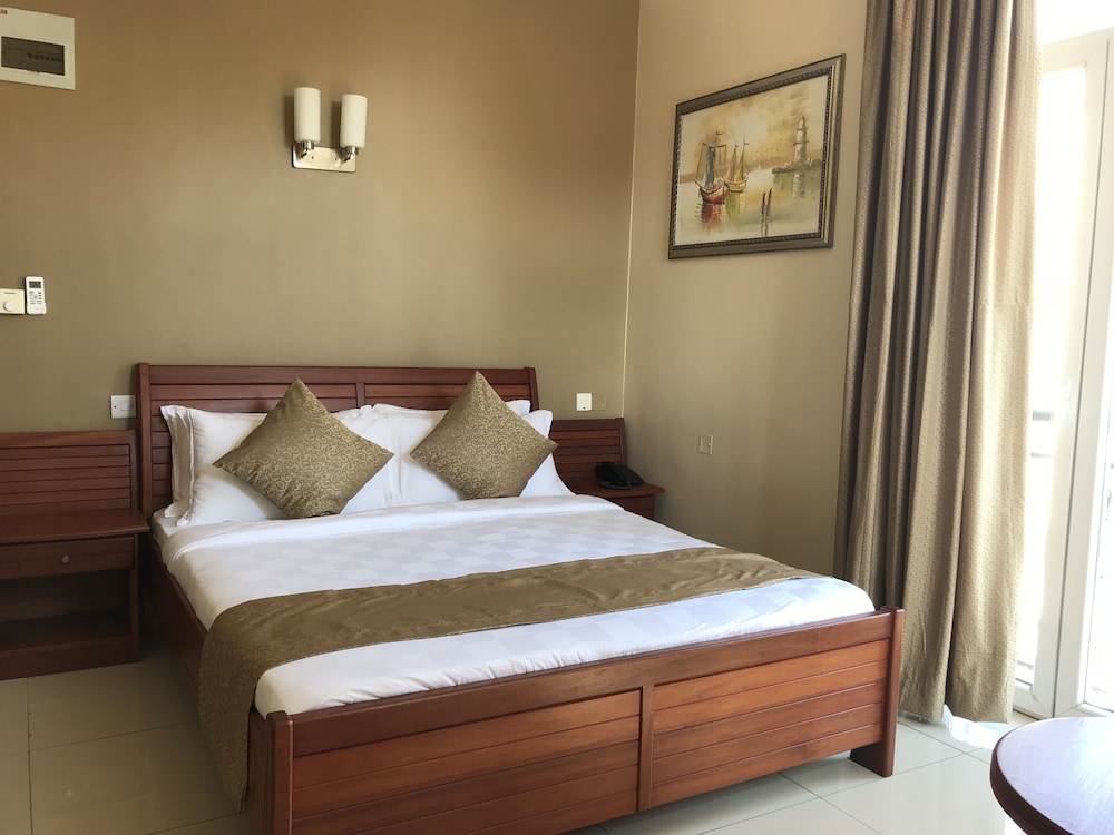 SUPERIOR, QUEEN BED, CITY VIEW