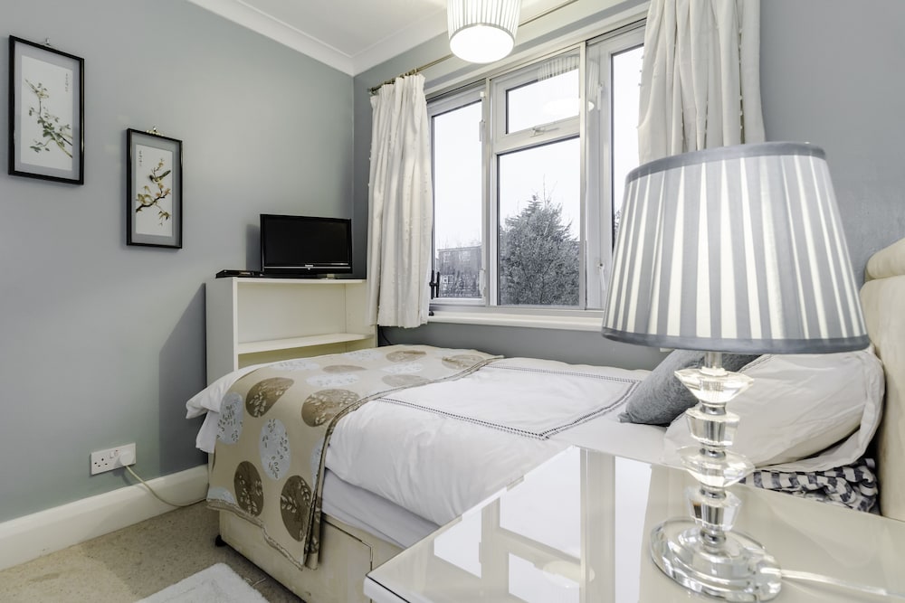 Brooklyn House Bramley Road 11/40