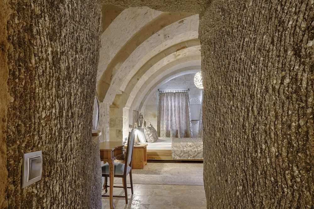 Hera Cave Suites 40/50