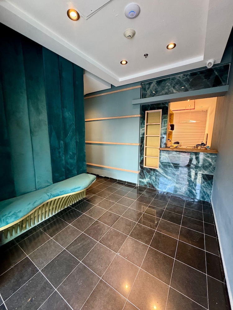 MetroArt Hotel 3/47