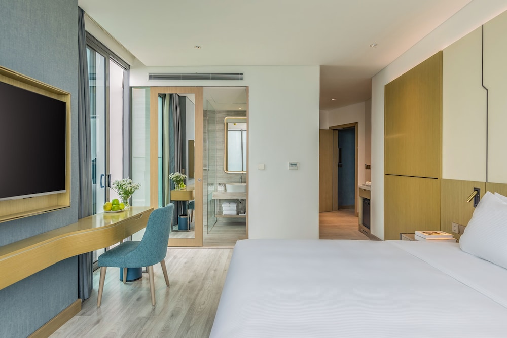 2 BEDROOMS, OCEAN FRONT