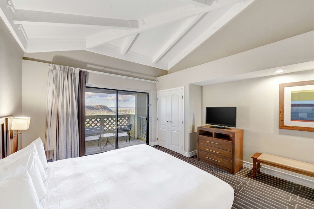 Hilton Phoenix Tapatio Cliffs Resort 12/75