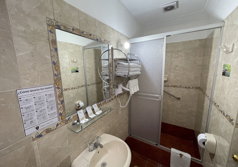 Hotel Rojas 24/68