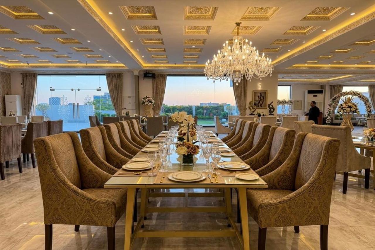Regency Suites Hotel 12/14