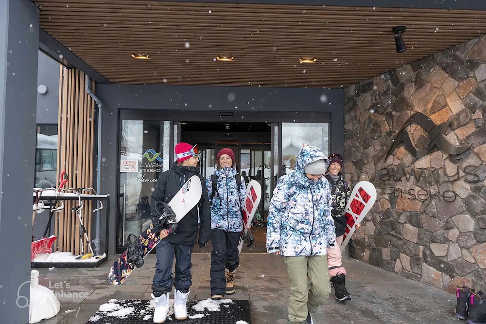 Always Niseko 23/33