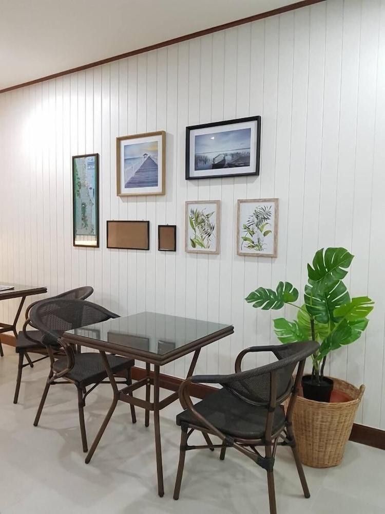 Baan Busarin Hotel 43/46
