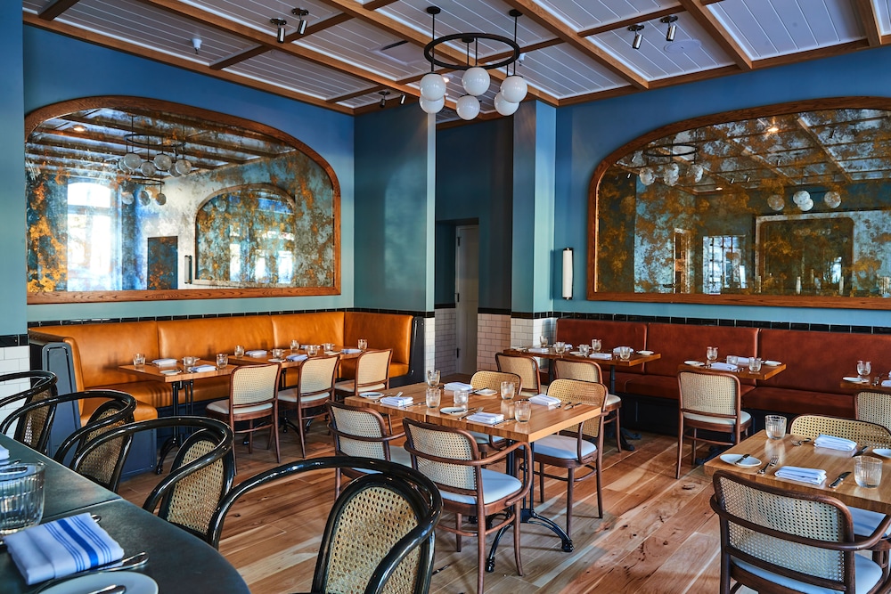 The Drayton Hotel Savannah, Curio Collection by Hilton 42/51