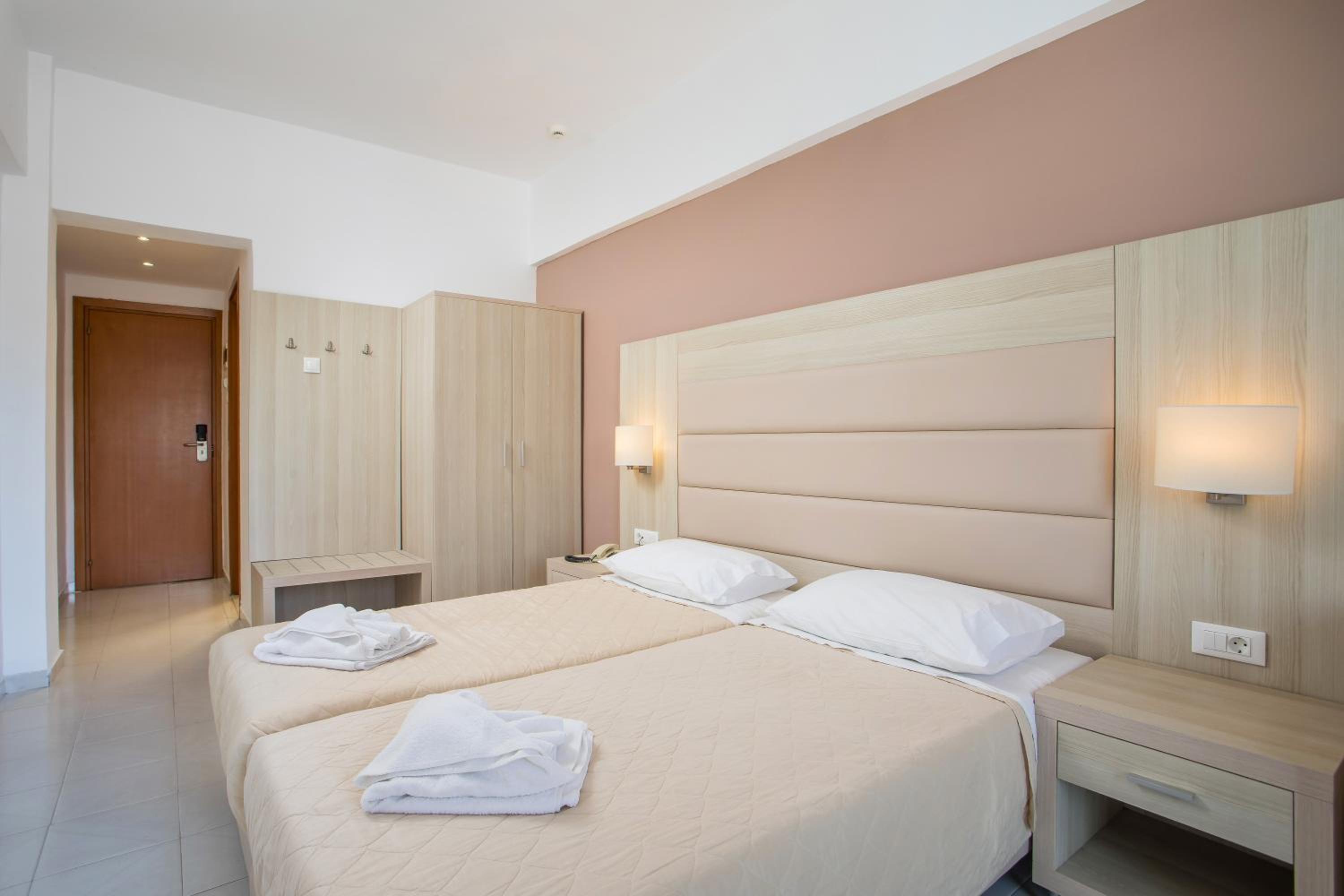 Room, Twin Beds, Balcony