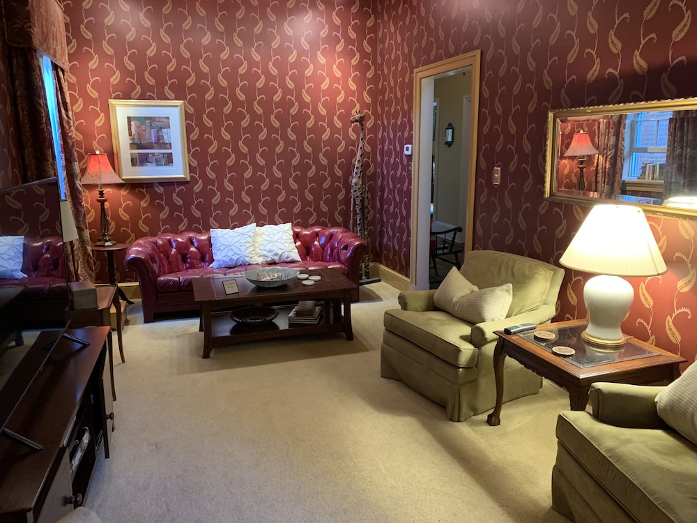 The Lily Inn 21/36