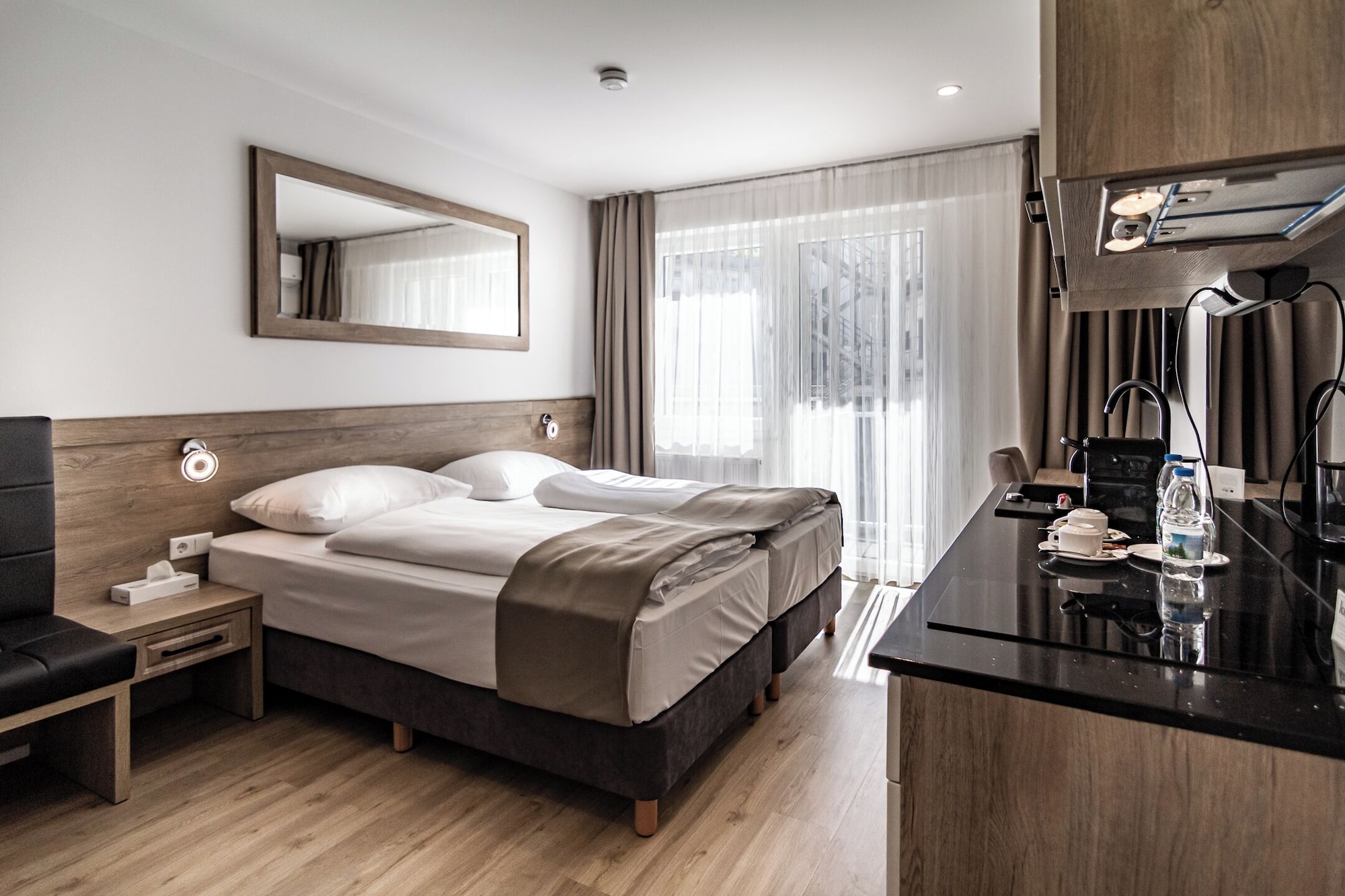 JUNIOR SUITE, STUDIO