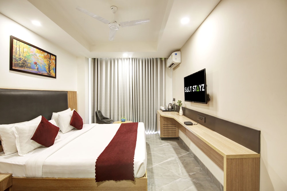 Saltstayz Premier - Cyber Hub 15/50