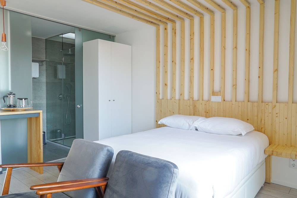 STUDIO, DOUBLE BED, RIVER VIEW