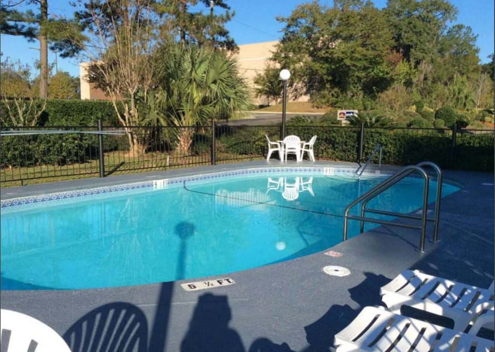 Best Western Tallahassee-Downtown Inn & Suites 20/28
