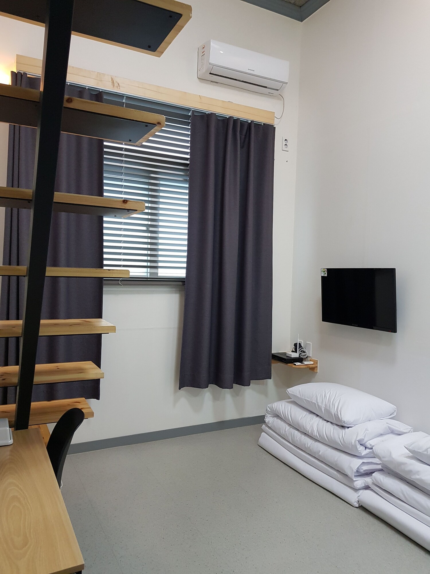 Ondol, 2 Futon Beds