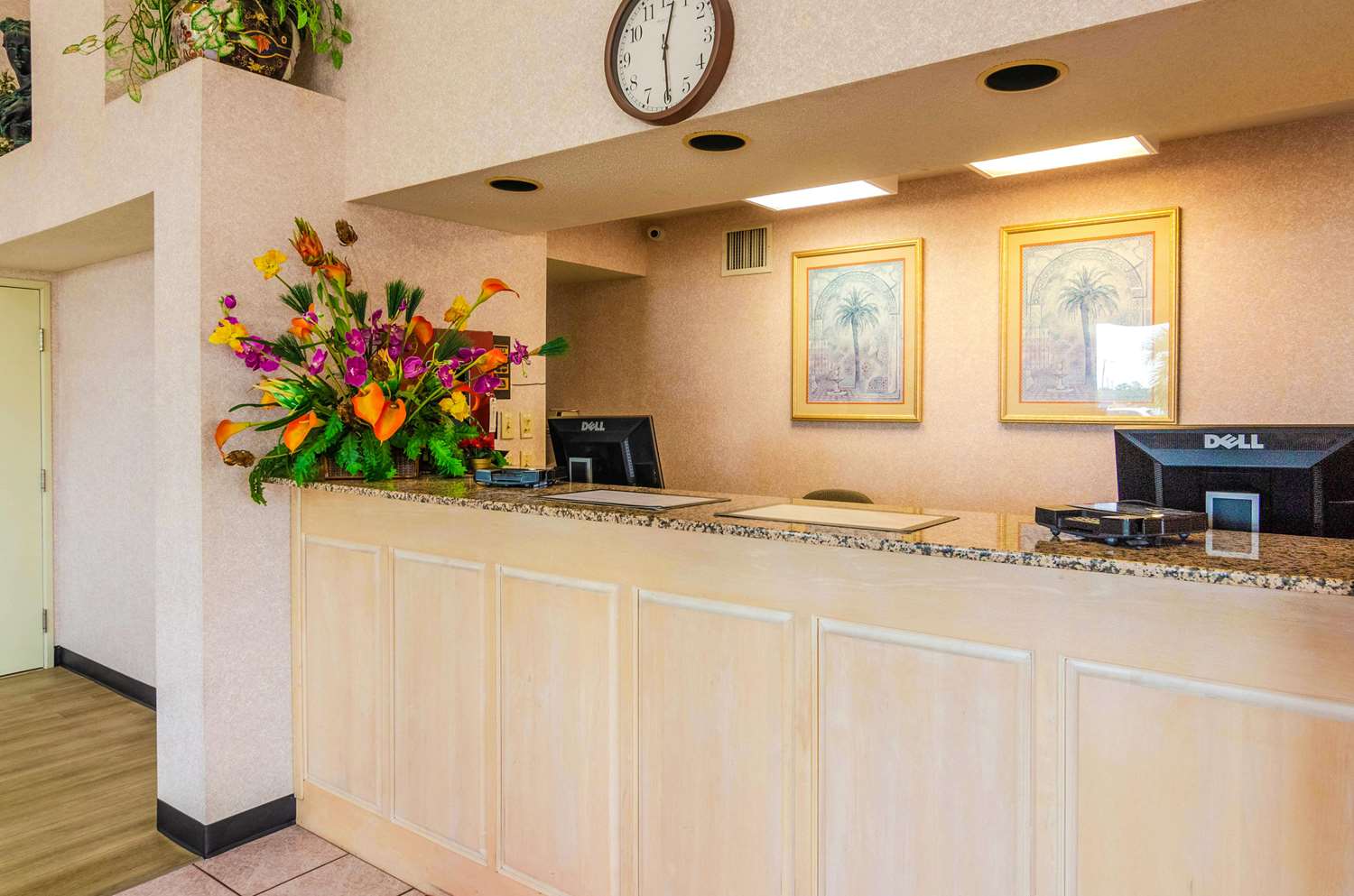 Econo Lodge Inn & Suites Gulfport Airport 5/22