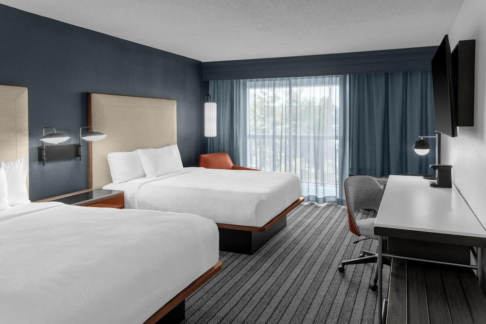 Room, 2 Queen Beds, Balcony, Accessible