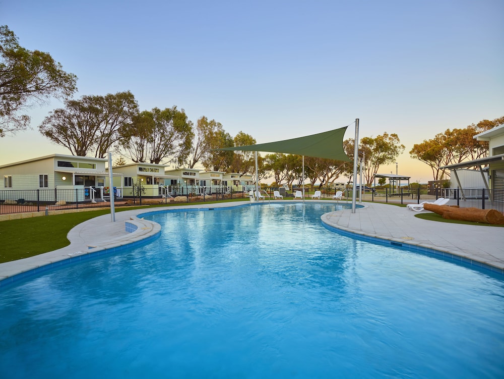 RAC Cervantes Holiday Park 55/60