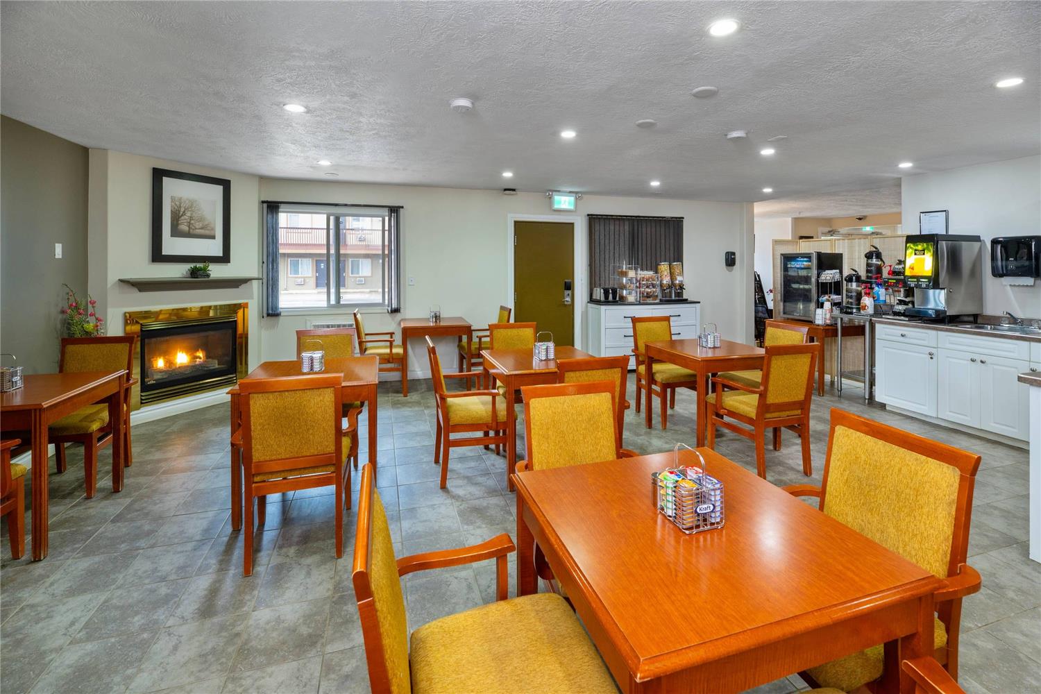 Econo Lodge Inn & Suites High Level, AB 22/29
