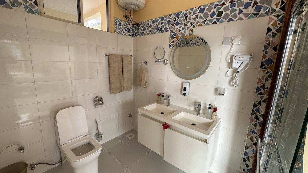 Double A Nungwi Beach Hotel 49/50