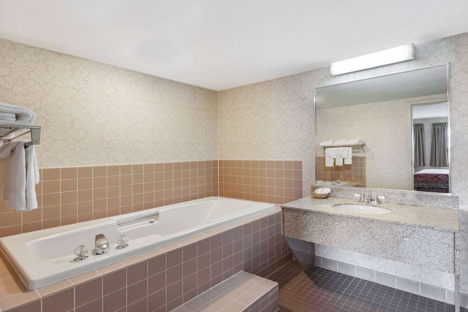 Travelodge By Wyndham Winchester 37/39