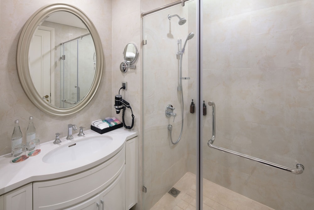 Melia Vinpearl Da Nang Riverfront 79/81