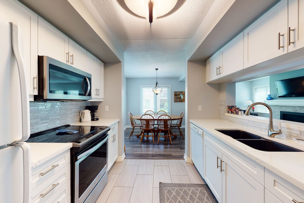 The Lodges At Blue Mountain Mountain Walk Condos 37/50