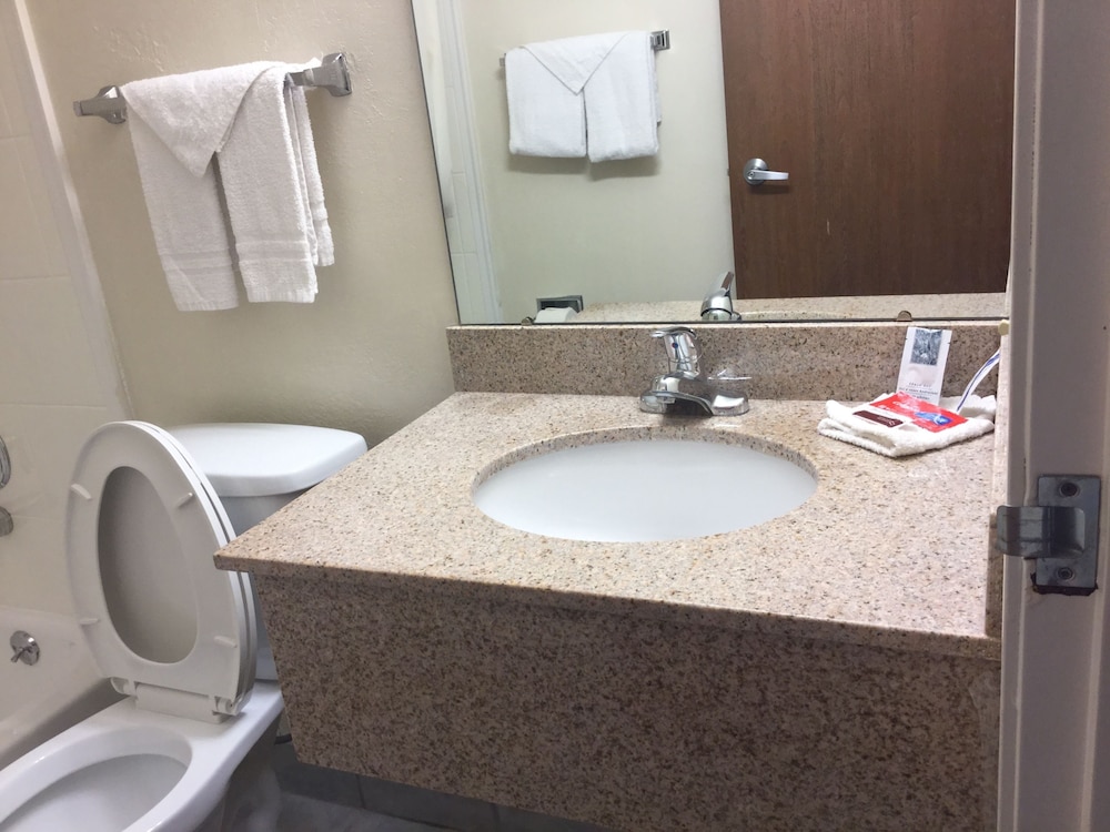 Americas Best Value Inn Jefferson City 3/33