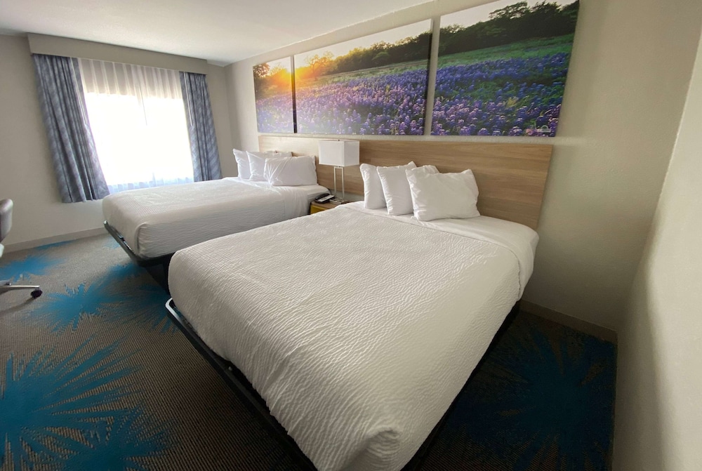 Days Inn by Wyndham Waco University Area 5/37