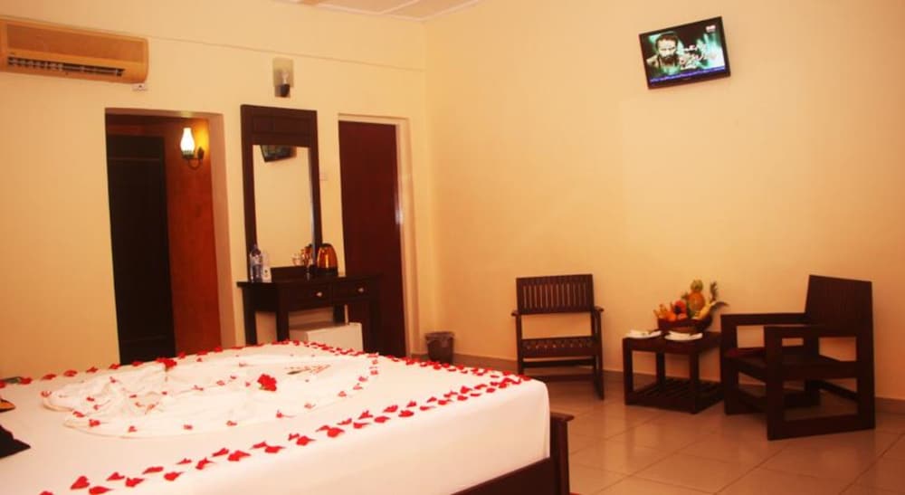 Eden Garden Hotel 10/18