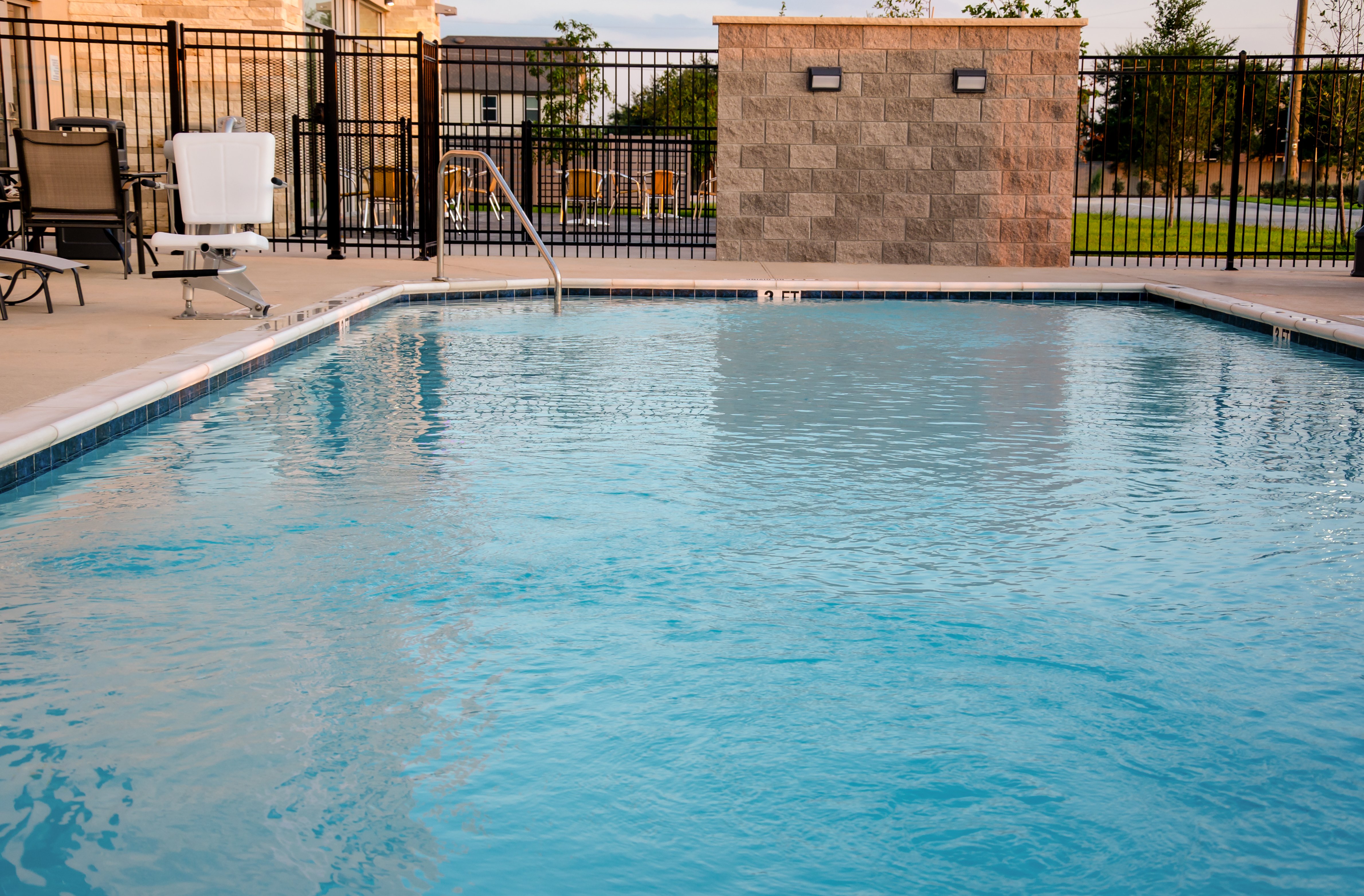 Holiday Inn Express and Suites Taylor 51/52