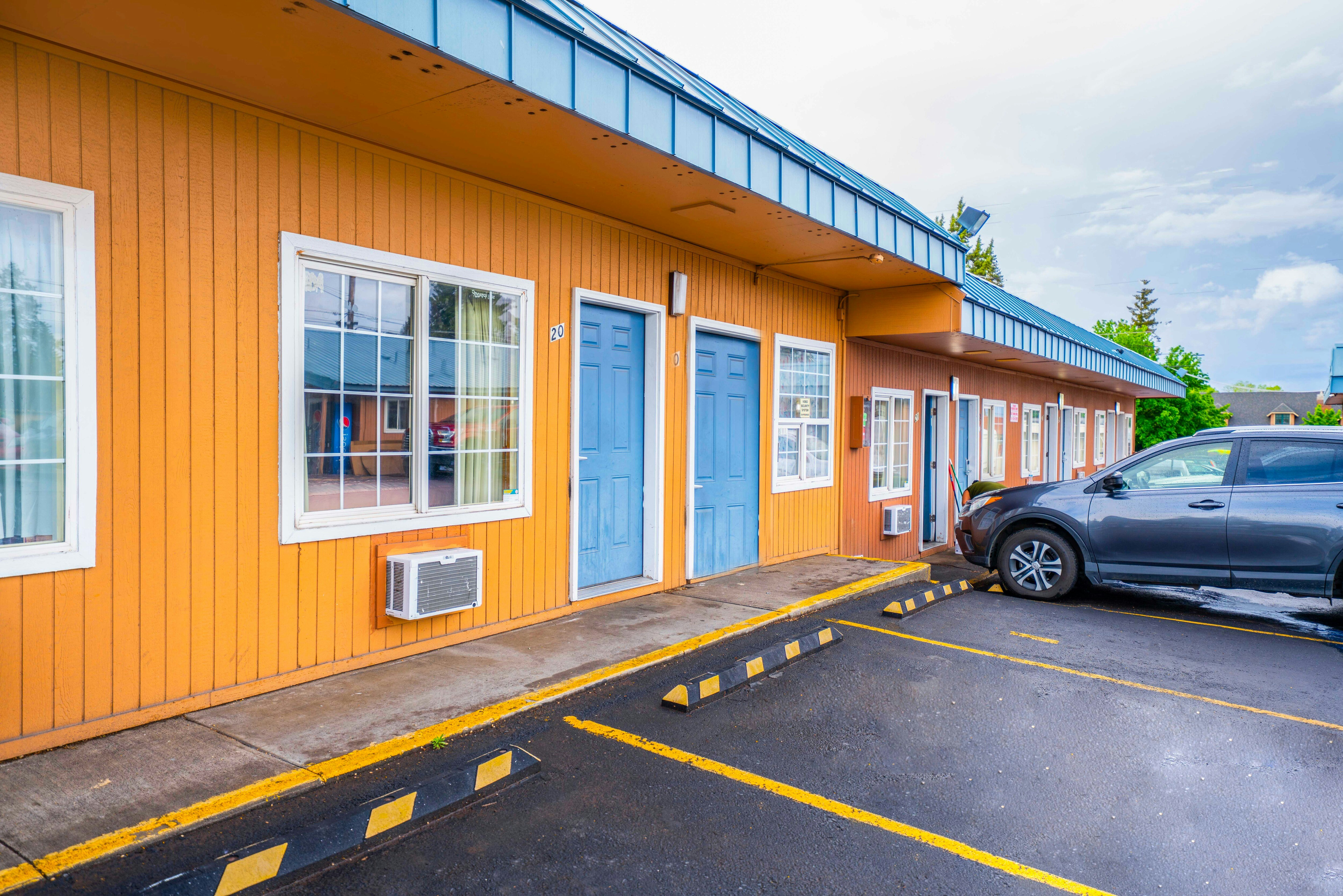 Royal Gateway Motel 9/21