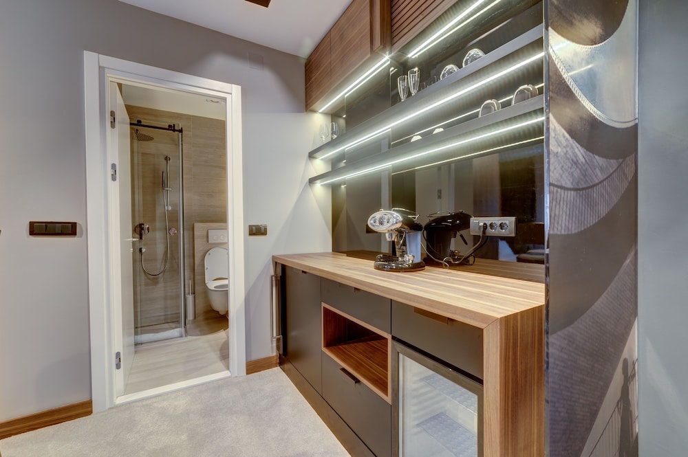 Black Pearl Luxury Suites 8/44