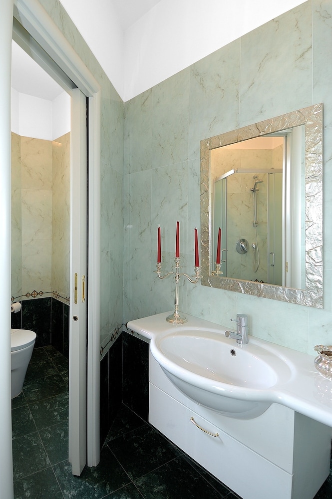 3 BEDROOMS, SUITE, CANAL VIEW